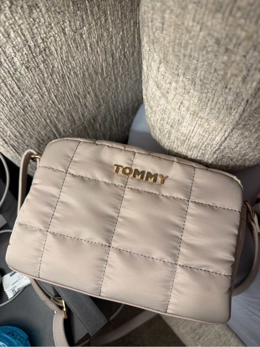 Tommy Hilfiger Crossbody Bag - Picture 2 of 3